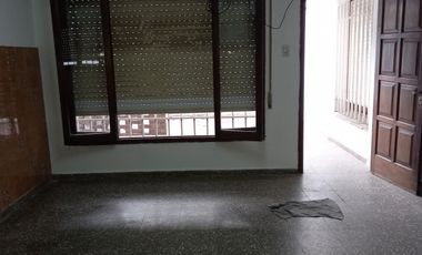 ALQUILO CASA INTERNA 2 DORM. BÂ° YOFRE NORTE!!!!!