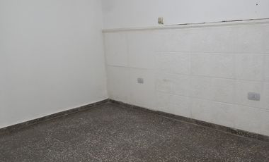 ALQUILO CASA INTERNA 2 DORM. BÂ° YOFRE NORTE!!!!!