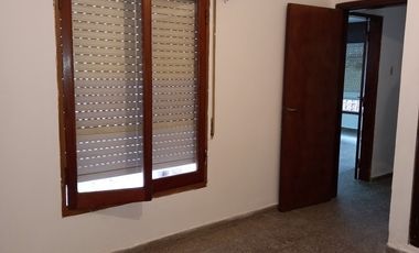 ALQUILO CASA INTERNA 2 DORM. BÂ° YOFRE NORTE!!!!!