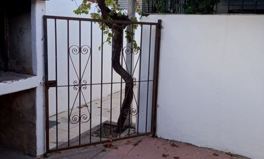 ALQUILO CASA INTERNA 2 DORM. BÂ° YOFRE NORTE!!!!!