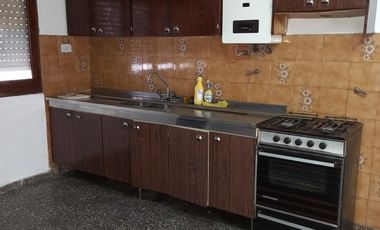 ALQUILO CASA INTERNA 2 DORM. BÂ° YOFRE NORTE!!!!!