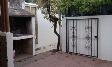 ALQUILO CASA INTERNA 2 DORM. BÂ° YOFRE NORTE!!!!!
