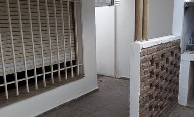 ALQUILO CASA INTERNA 2 DORM. BÂ° YOFRE NORTE!!!!!