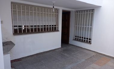 ALQUILO CASA INTERNA 2 DORM. BÂ° YOFRE NORTE!!!!!