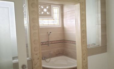 Disewakan Rumah Usaha di  Jalan Kalimantan, Gubeng, Surabaya Pusat