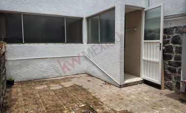 CASA EN RENTA CON JARDIN Y RECAMARA EN PLANTA BAJA