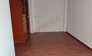 CASA EN RENTA CON JARDIN Y RECAMARA EN PLANTA BAJA