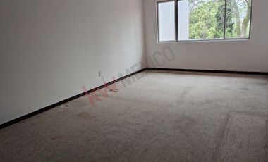 CASA EN RENTA CON JARDIN Y RECAMARA EN PLANTA BAJA