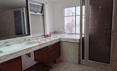 CASA EN RENTA CON JARDIN Y RECAMARA EN PLANTA BAJA