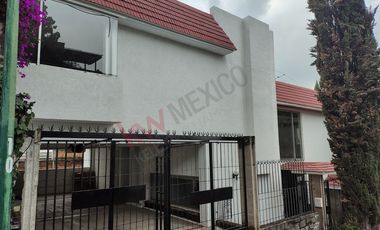 CASA EN RENTA CON JARDIN Y RECAMARA EN PLANTA BAJA