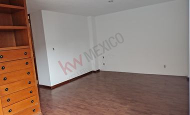 CASA EN RENTA CON JARDIN Y RECAMARA EN PLANTA BAJA