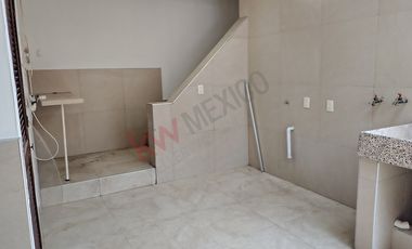CASA EN RENTA CON JARDIN Y RECAMARA EN PLANTA BAJA