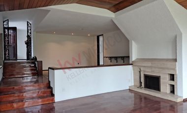 CASA EN RENTA CON JARDIN Y RECAMARA EN PLANTA BAJA
