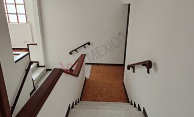CASA EN RENTA CON JARDIN Y RECAMARA EN PLANTA BAJA