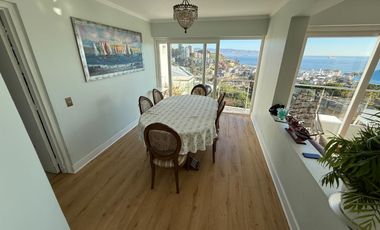 CASA 5D 3B CON PISCINA Y VISTA AL MAR EN REÑACA