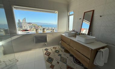 CASA 5D 3B CON PISCINA Y VISTA AL MAR EN REÑACA