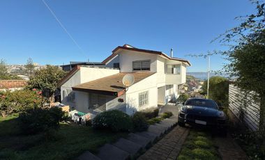 CASA 5D 3B CON PISCINA Y VISTA AL MAR EN REÑACA