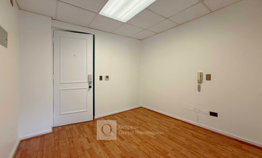 ARRIENDO OFICINA RECEPCION 1 PRIV 1 BAÑO CON ESTACIONAMIENTO