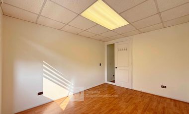 ARRIENDO OFICINA RECEPCION 1 PRIV 1 BAÑO CON ESTACIONAMIENTO