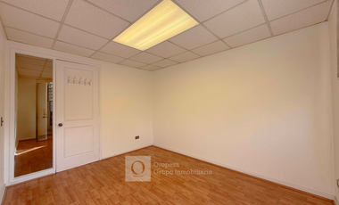 ARRIENDO OFICINA RECEPCION 1 PRIV 1 BAÑO CON ESTACIONAMIENTO