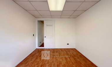 ARRIENDO OFICINA RECEPCION 1 PRIV 1 BAÑO CON ESTACIONAMIENTO