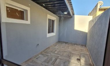 ALQUILER - WILDE. PH TIPO CASA DE 4 AMBIENTES CON PATIO  --- A ESTRENAR  ---