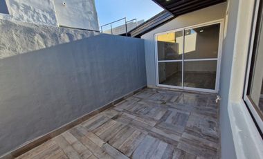 ALQUILER - WILDE. PH TIPO CASA DE 4 AMBIENTES CON PATIO  --- A ESTRENAR  ---