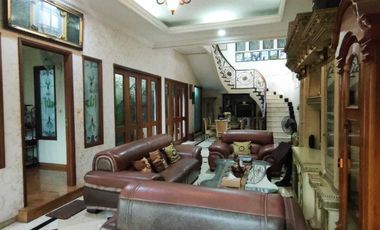 Dijual Rumah Mewah Full Furnished strategis di Taman Century 1 Pekayon