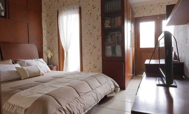 Dijual Rumah Mewah Full Furnished strategis di Taman Century 1 Pekayon