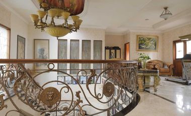Dijual Rumah Mewah Full Furnished strategis di Taman Century 1 Pekayon