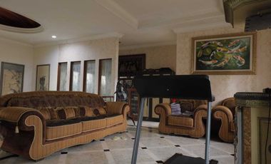 Dijual Rumah Mewah Full Furnished strategis di Taman Century 1 Pekayon