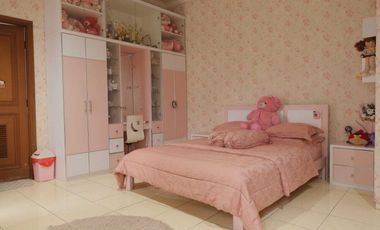 Dijual Rumah Mewah Full Furnished strategis di Taman Century 1 Pekayon
