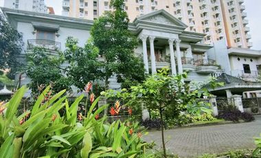 Dijual Rumah Mewah Full Furnished strategis di Taman Century 1 Pekayon