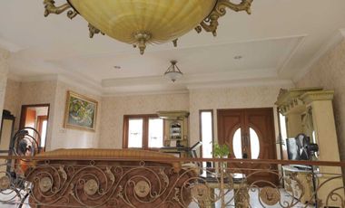 Dijual Rumah Mewah Full Furnished strategis di Taman Century 1 Pekayon