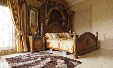 Dijual Rumah Mewah Full Furnished strategis di Taman Century 1 Pekayon