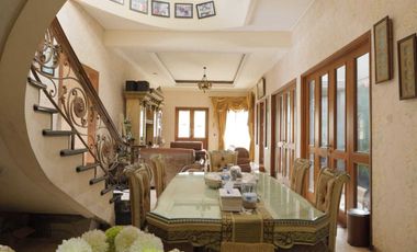 Dijual Rumah Mewah Full Furnished strategis di Taman Century 1 Pekayon