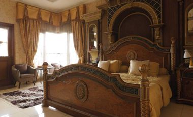 Dijual Rumah Mewah Full Furnished strategis di Taman Century 1 Pekayon