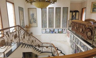 Dijual Rumah Mewah Full Furnished strategis di Taman Century 1 Pekayon