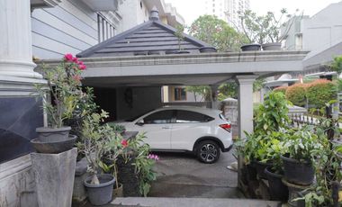 Dijual Rumah Mewah Full Furnished strategis di Taman Century 1 Pekayon