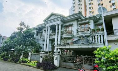 Dijual Rumah Mewah Full Furnished strategis di Taman Century 1 Pekayon