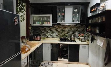 Dijual Rumah Mewah Full Furnished strategis di Taman Century 1 Pekayon