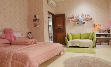 Dijual Rumah Mewah Full Furnished strategis di Taman Century 1 Pekayon