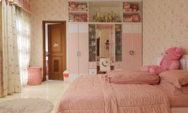 Dijual Rumah Mewah Full Furnished strategis di Taman Century 1 Pekayon
