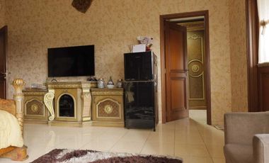 Dijual Rumah Mewah Full Furnished strategis di Taman Century 1 Pekayon