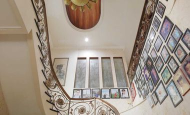 Dijual Rumah Mewah Full Furnished strategis di Taman Century 1 Pekayon