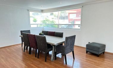 Casa en venta con doble filtro de seguridad junto a parque