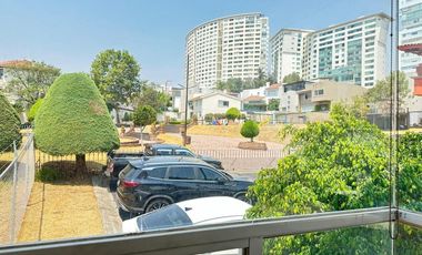 Casa en venta con doble filtro de seguridad junto a parque
