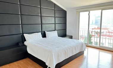 Casa en venta con doble filtro de seguridad junto a parque