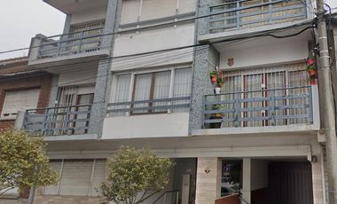 Dpto 3 amb. con cochera y balcón. Zona Guemes. EXPENSAS INCLUIDAS.