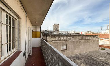 Dpto 3 amb. con cochera y balcón. Zona Guemes. EXPENSAS INCLUIDAS.